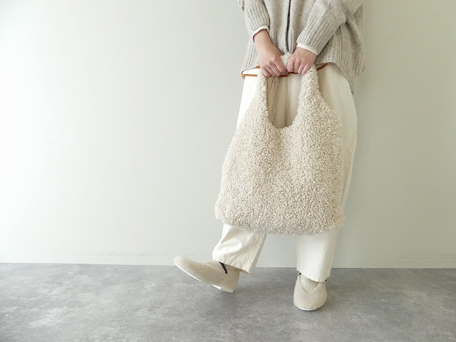 【再入荷】思わず触りたくなるカールボアのトートバッグ