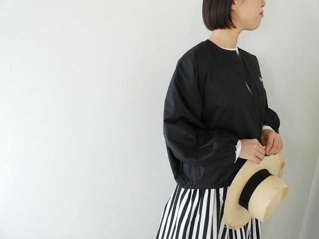 インサレーションノーカラーブルゾン