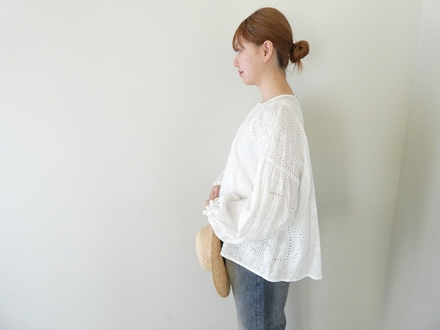 qiri(キリ) グローエンブロイダリーギャザースリーブブラウスの商品画像9