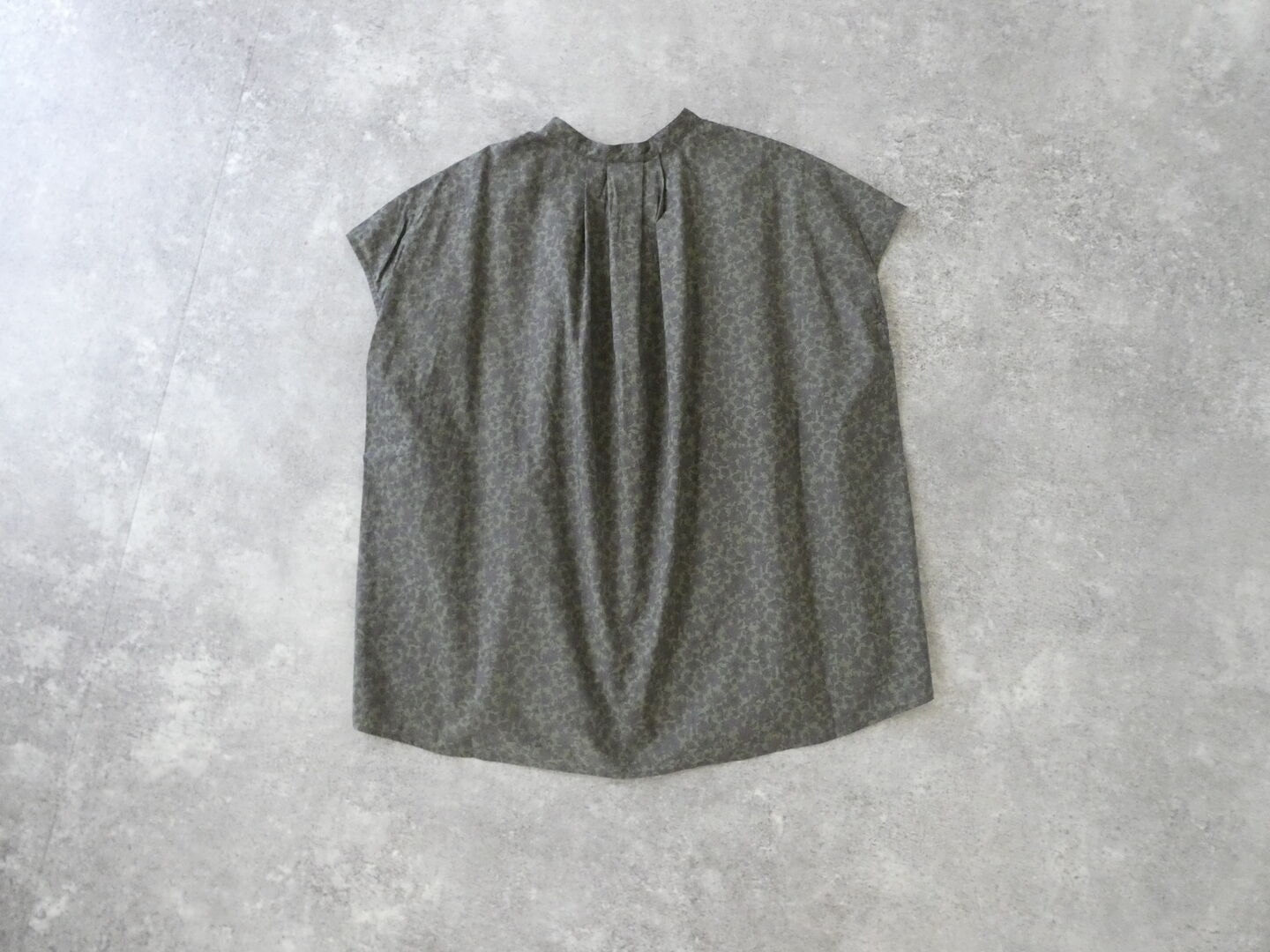 prit(プリット) 80/1ローンボタニカルプリントスリーブレススタンドカラーシャツの商品画像29