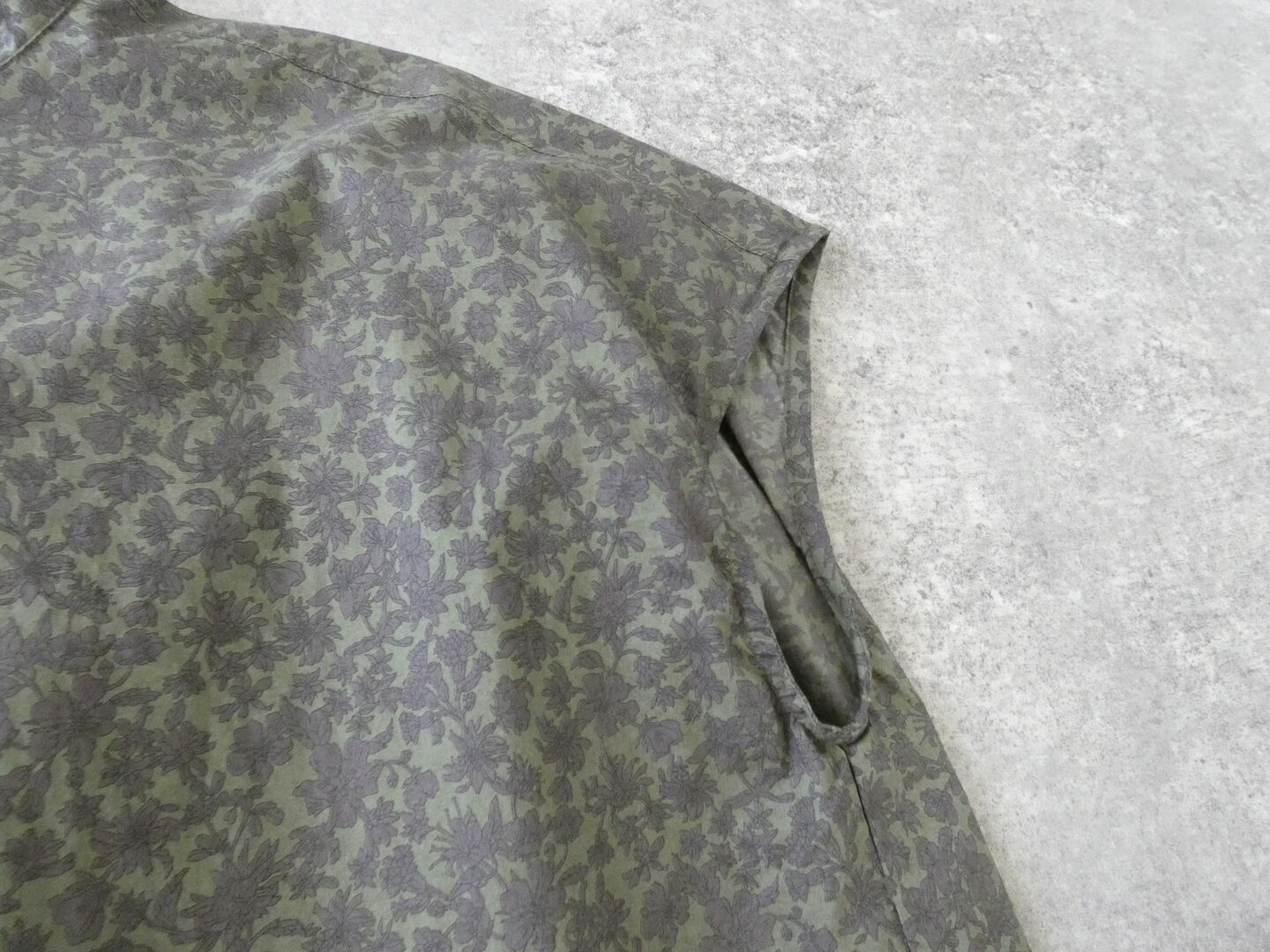 prit(プリット) 80/1ローンボタニカルプリントスリーブレススタンドカラーシャツの商品画像33