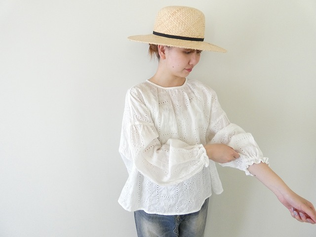 qiri(キリ) グローエンブロイダリーギャザースリーブブラウス(63-01-BL-005-26-1)